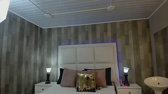 Snapshot of HazelMoret chatting on February 11, 11:54 am HazelMoret online show from February 11, 11:54 am