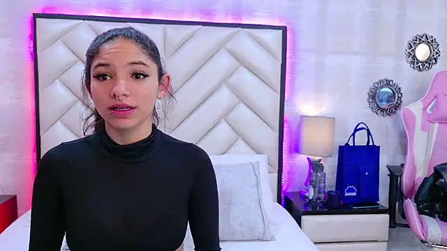 Snapshot of HazelMoret chatting on September 19, 11:33 am HazelMoret online show from September 19, 11:33 am