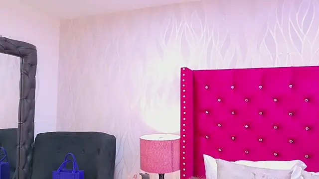 Snapshot of HazelMoret chatting on October 1, 11:38 am HazelMoret online show from October 1, 11:38 am