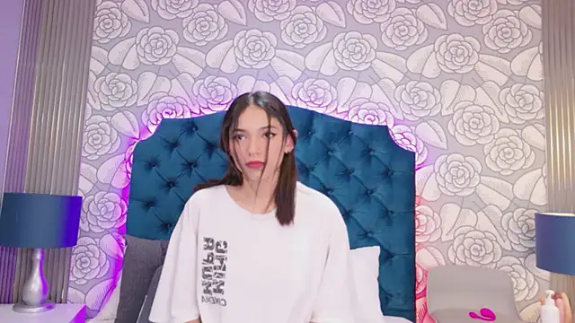 Snapshot of HazelMoret chatting on February 11, 3:11 am HazelMoret online show from February 11, 3:11 am