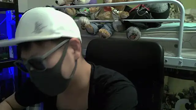 Snapshot of Owl1216 chatting on December 12, 12:33 pm Owl1216 online show from December 12, 12:33 pm