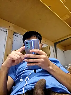 Snapshot of Axeltu77 chatting on April 3, 10:41 pm Axeltu77 online show from April 3, 10:41 pm