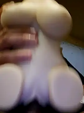 Snapshot of Axeltu77 chatting on May 6, 3:46 am Axeltu77 online show from May 6, 3:46 am