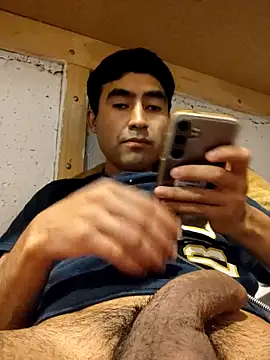 Snapshot of Axeltu77 chatting on May 9, 8:47 pm Axeltu77 online show from May 9, 8:47 pm