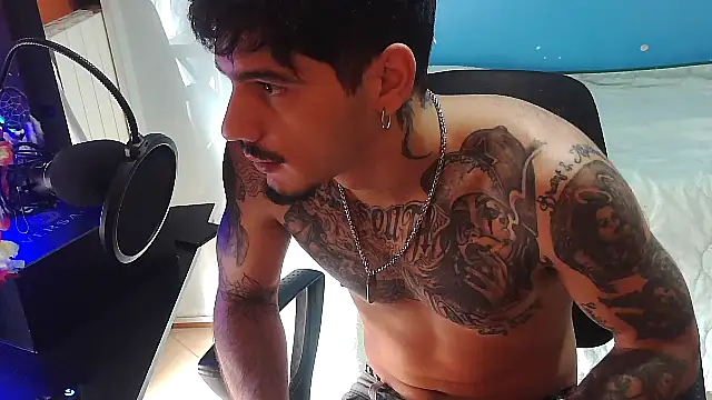 Badboyi1997 online show from October 17, 2:08 pm