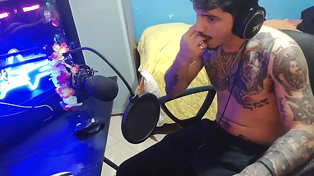 Badboyi1997 online show from October 24, 2:19 am