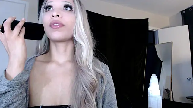 liadivina online show from February 27, 3:58 am