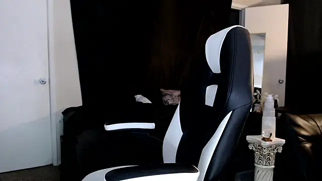 liadivina online show from March 19, 5:52 am