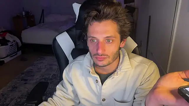 Snapshot of Dylansd chatting on December 27, 8:24 am Dylansd online show from December 27, 8:24 am