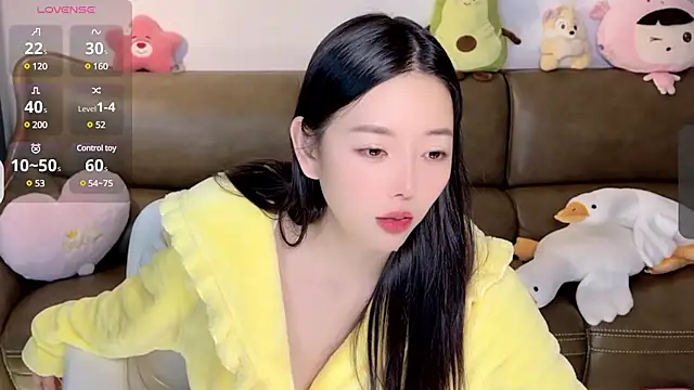 Yilin1999 online show from February 7, 5:40 pm