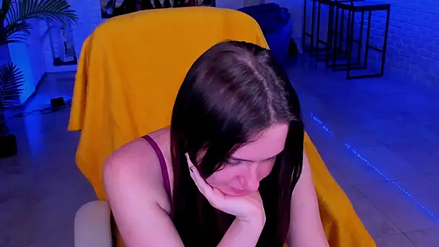 LisaElfy online show from January 14, 7:00 pm