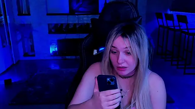 LisaElfy online show from February 8, 7:15 am