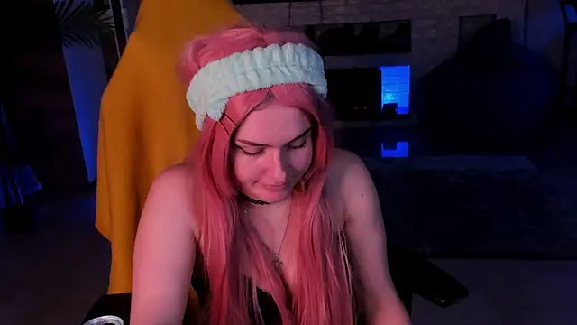 LisaElfy online show from February 13, 10:43 pm