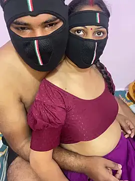 Snapshot of mickey_love chatting on February 19, 6:33 am mickey love online show from February 19, 6:33 am