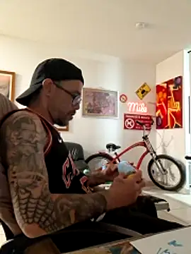 mileflav0r online show from April 29, 9:32 pm