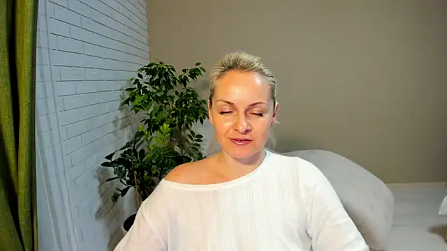 Alicee Gracee online show from February 2, 6:42 pm