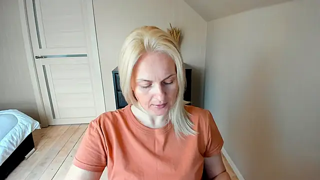 Alicee Gracee online show from March 22, 7:15 am