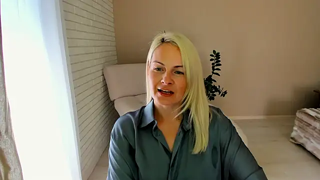 Alicee Gracee online show from September 24, 8:06 am