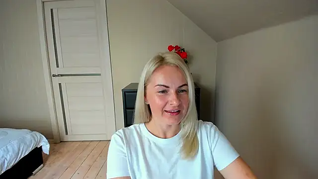 Alicee Gracee online show from October 6, 9:40 am