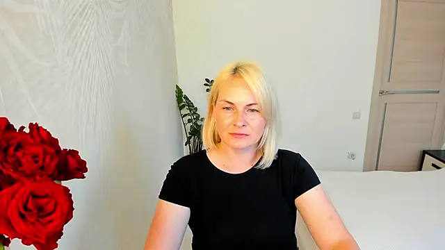Alicee Gracee online show from June 15, 2:30 pm