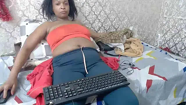 Snapshot of MaximTease24 chatting on February 18, 8:05 am MaximTease24 online show from February 18, 8:05 am
