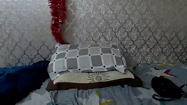 Snapshot of MaximTease24 chatting on February 22, 9:15 pm MaximTease24 online show from February 22, 9:15 pm