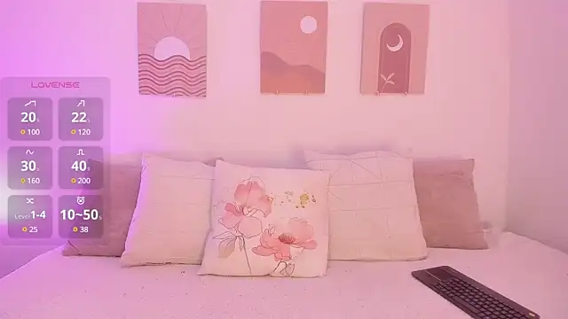 Snapshot of Mia_Heartt chatting on February 7, 7:27 pm Mia Heartt online show from February 7, 7:27 pm