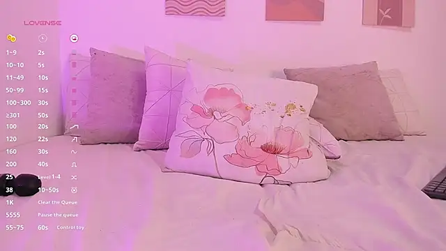 Snapshot of Mia_Heartt chatting on March 5, 10:10 pm Mia Heartt online show from March 5, 10:10 pm