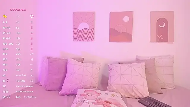 Snapshot of Mia_Heartt chatting on March 15, 7:05 pm Mia Heartt online show from March 15, 7:05 pm