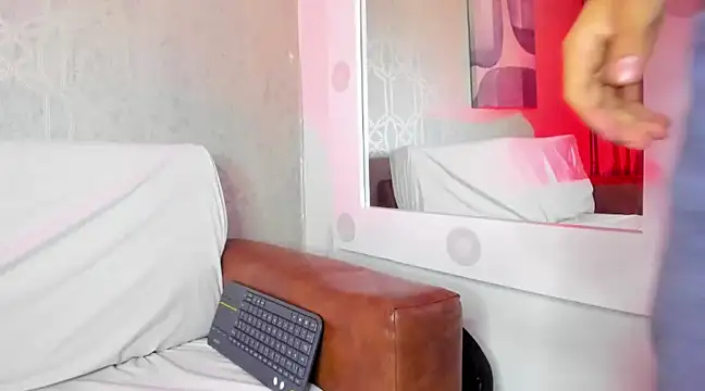 Snapshot of Lucii_fer_ chatting on March 7, 2:23 pm Lucii fer online show from March 7, 2:23 pm