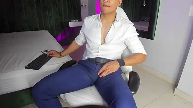 Snapshot of Lucii_fer_ chatting on October 17, 11:57 am Lucii fer online show from October 17, 11:57 am