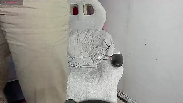 Snapshot of Lucii_fer_ chatting on March 7, 11:29 am Lucii fer online show from March 7, 11:29 am