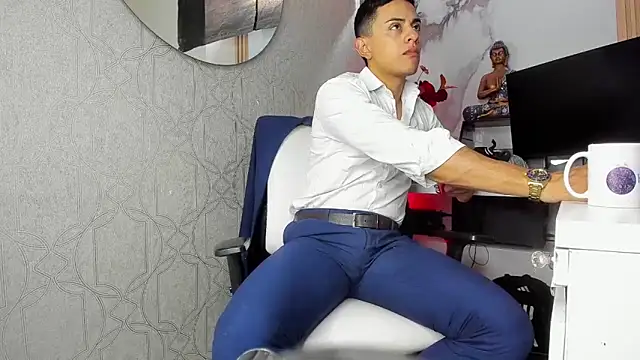 Snapshot of Lucii_fer_ chatting on May 12, 11:40 am Lucii fer online show from May 12, 11:40 am
