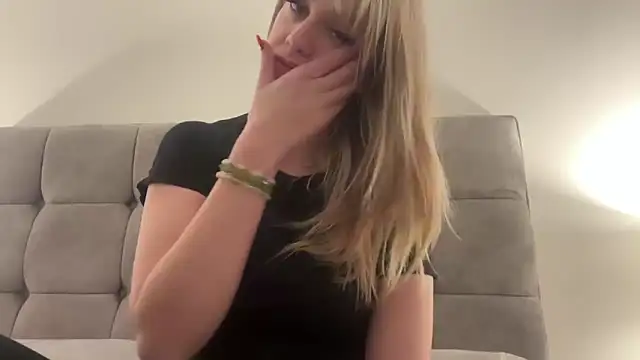 LustfulLuna  online show from January 17, 6:44 pm