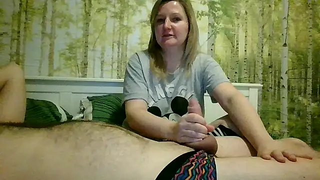 Snapshot of CoupleKitty chatting on February 13, 10:00 pm CoupleKitty online show from February 13, 10:00 pm