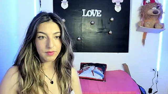 Snapshot of queen-natty chatting on December 9, 2:56 am queen-natty online show from December 9, 2:56 am