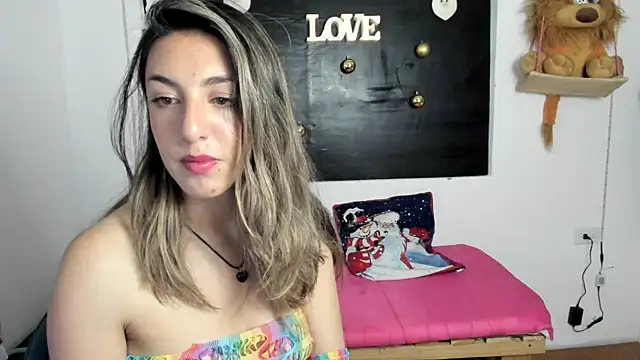 Snapshot of queen-natty chatting on December 10, 3:30 am queen-natty online show from December 10, 3:30 am