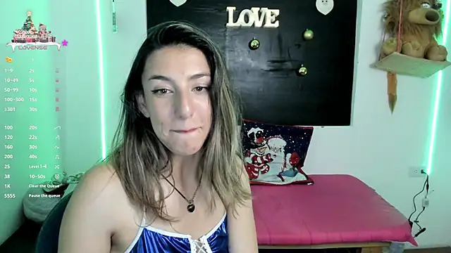 Snapshot of queen-natty chatting on December 17, 5:29 am queen-natty online show from December 17, 5:29 am