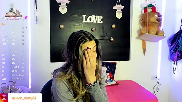 Snapshot of queen-natty chatting on December 19, 6:45 am queen-natty online show from December 19, 6:45 am