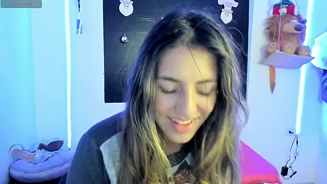 Snapshot of queen-natty chatting on January 3, 6:55 am queen-natty online show from January 3, 6:55 am