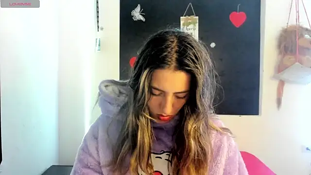 Snapshot of queen-natty chatting on January 14, 6:24 am queen-natty online show from January 14, 6:24 am