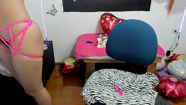 Snapshot of queen-natty chatting on March 6, 3:13 pm queen-natty online show from March 6, 3:13 pm