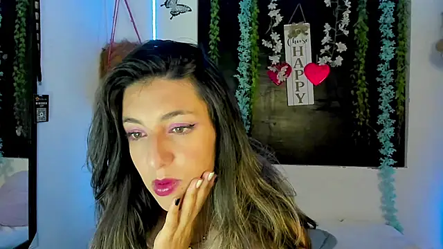 Snapshot of queen-natty chatting on February 18, 1:56 am queen-natty online show from February 18, 1:56 am