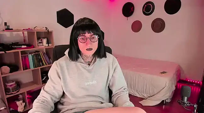 ShiiraVelkor online show from December 14, 11:29 am