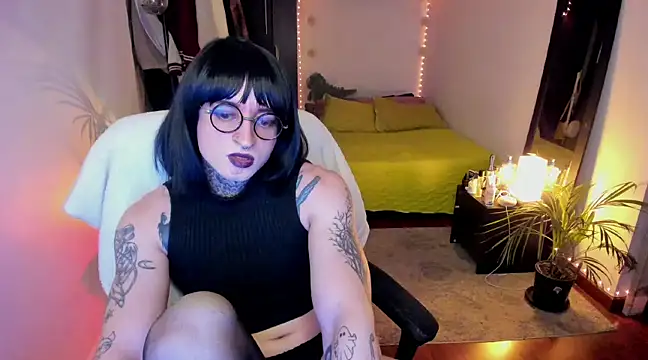 ShiiraVelkor online show from February 13, 1:05 pm