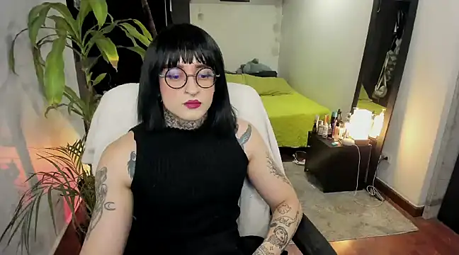 ShiiraVelkor online show from March 5, 9:04 pm