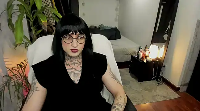 ShiiraVelkor online show from March 19, 1:32 am