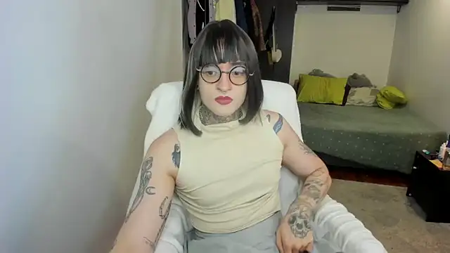 ShiiraVelkor online show from November 6, 8:43 pm