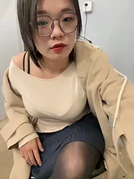 Snapshot of Bella0815 chatting on February 17, 7:58 am Bella0815 online show from February 17, 7:58 am