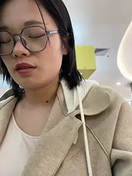 Snapshot of Bella0815 chatting on February 17, 11:02 am Bella0815 online show from February 17, 11:02 am